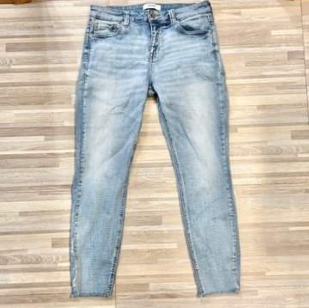 Pistola Arielle Skinny Cut Hem Jeans light wash Size 30